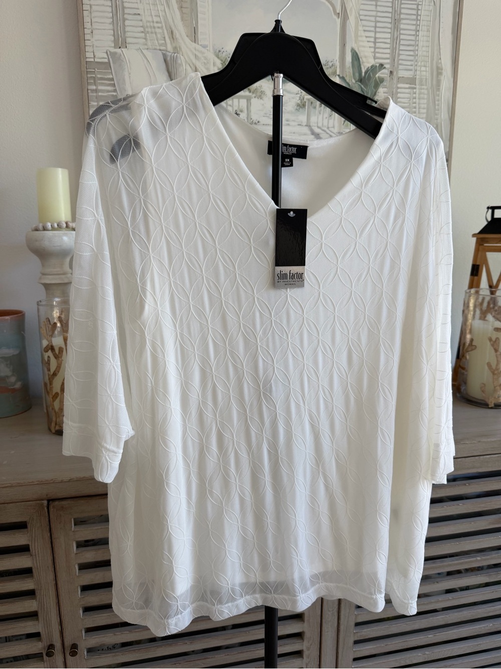 Slim Factor by Investments White V-Neck Textured Women's Top